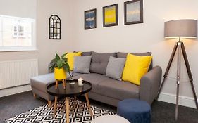 Stylish And Most Central 2 Bed -Free Parking